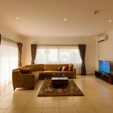 Accra Fine Suites - Holi Flats Airport Residential Luaran gambar